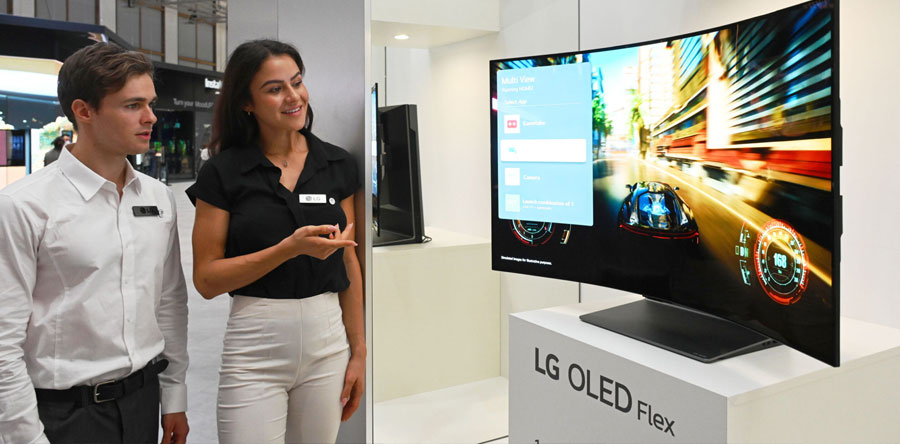 La pantalla flexible del LG OLED Flex permite experiencias ma´s inmersivas para gaming. Foto: LG